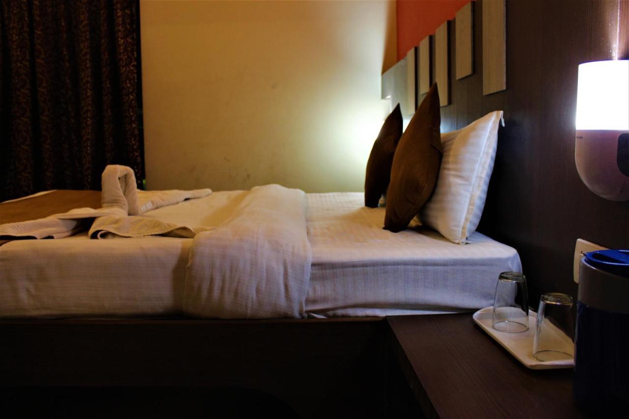 Hotel Park Lagoon Puri Ngoại thất bức ảnh