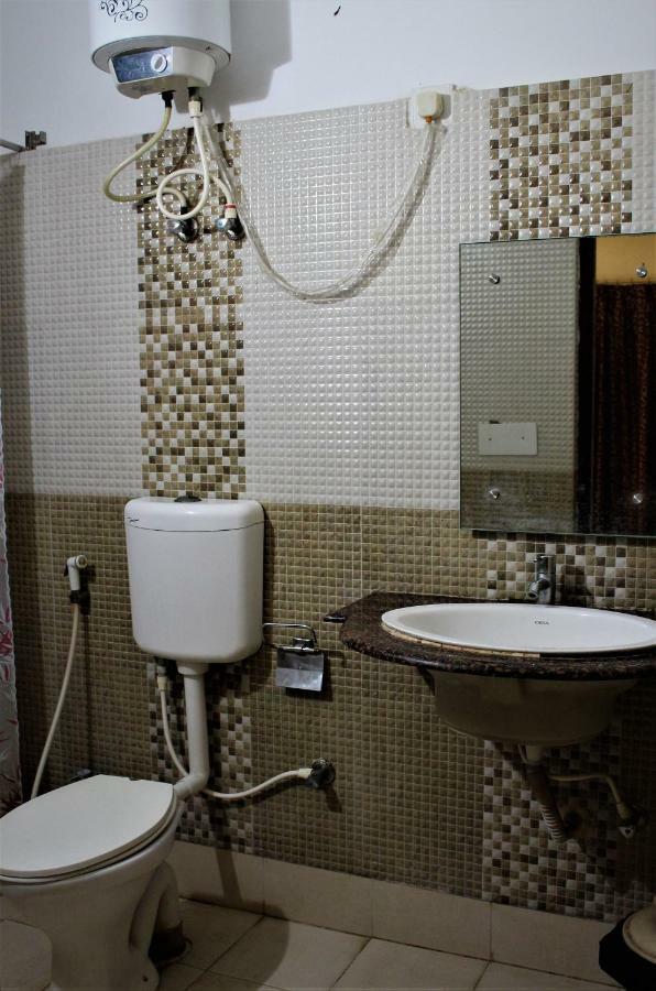 Hotel Park Lagoon Puri Ngoại thất bức ảnh