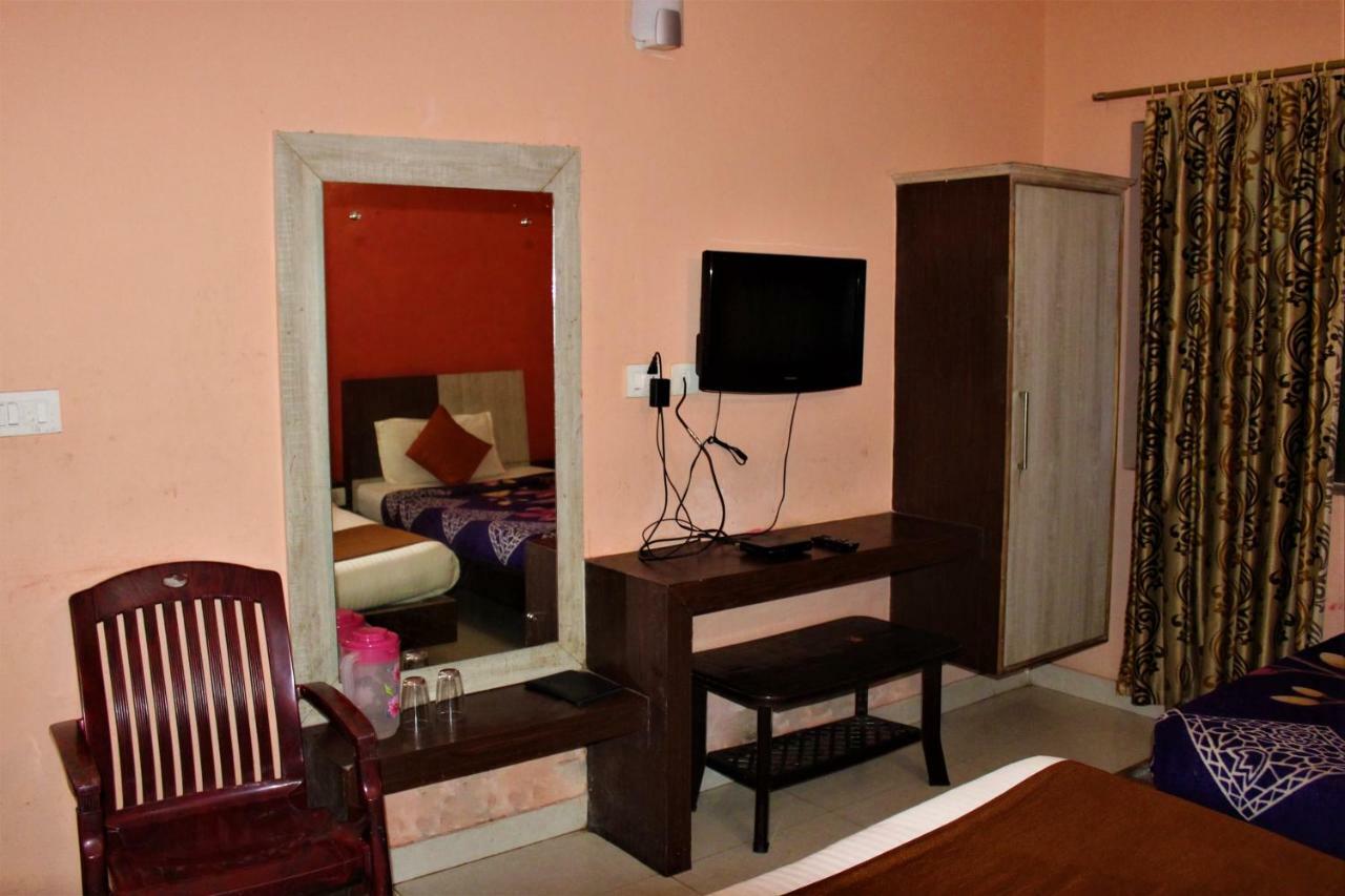 Hotel Park Lagoon Puri Ngoại thất bức ảnh