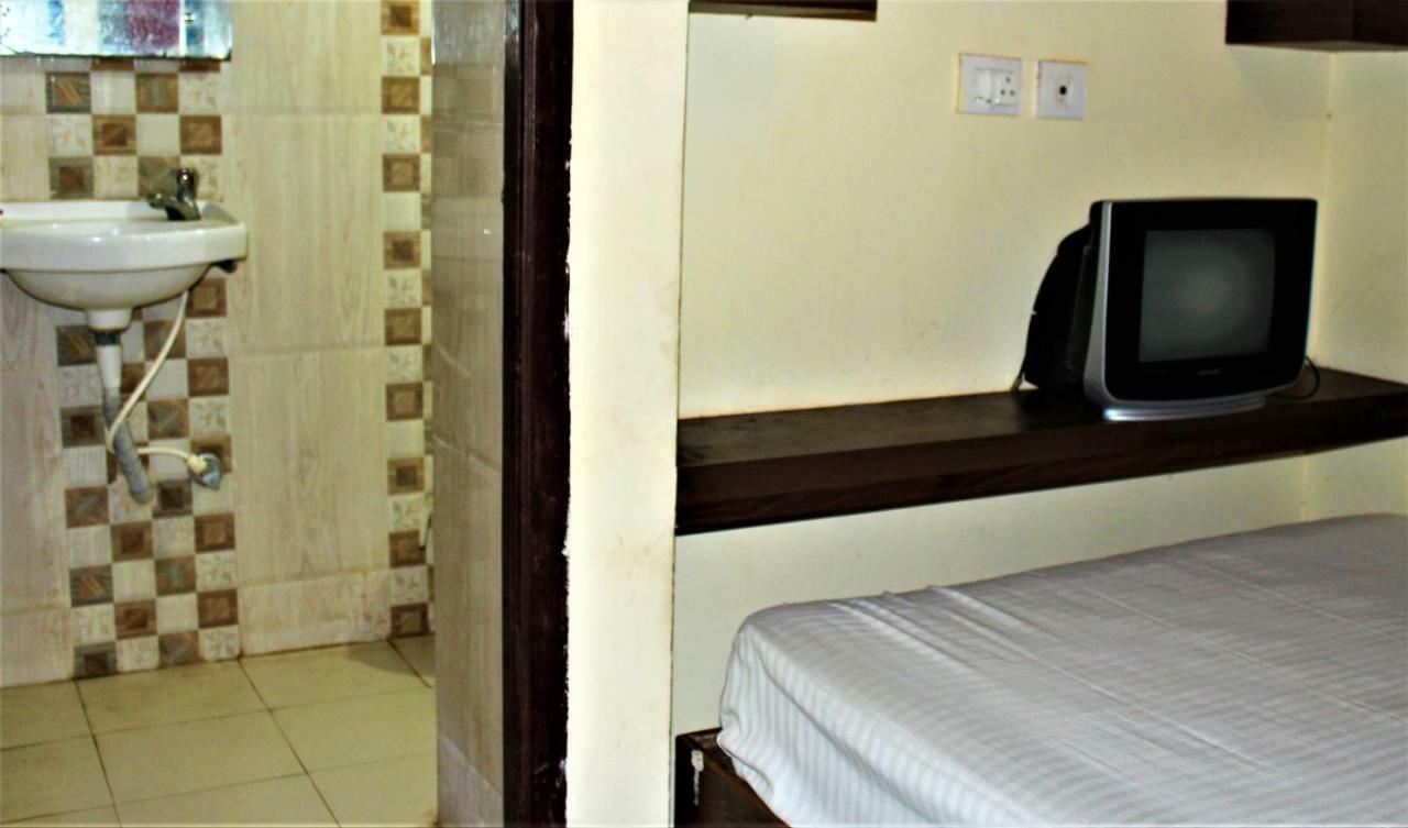 Hotel Park Lagoon Puri Ngoại thất bức ảnh